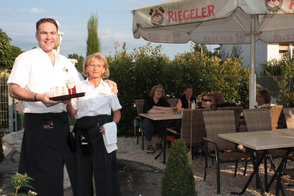 Hotel - Restaurant Hirschen - Werneths Landgasthof Beim Europa- Park Rust Rheinhausen Exteriör bild