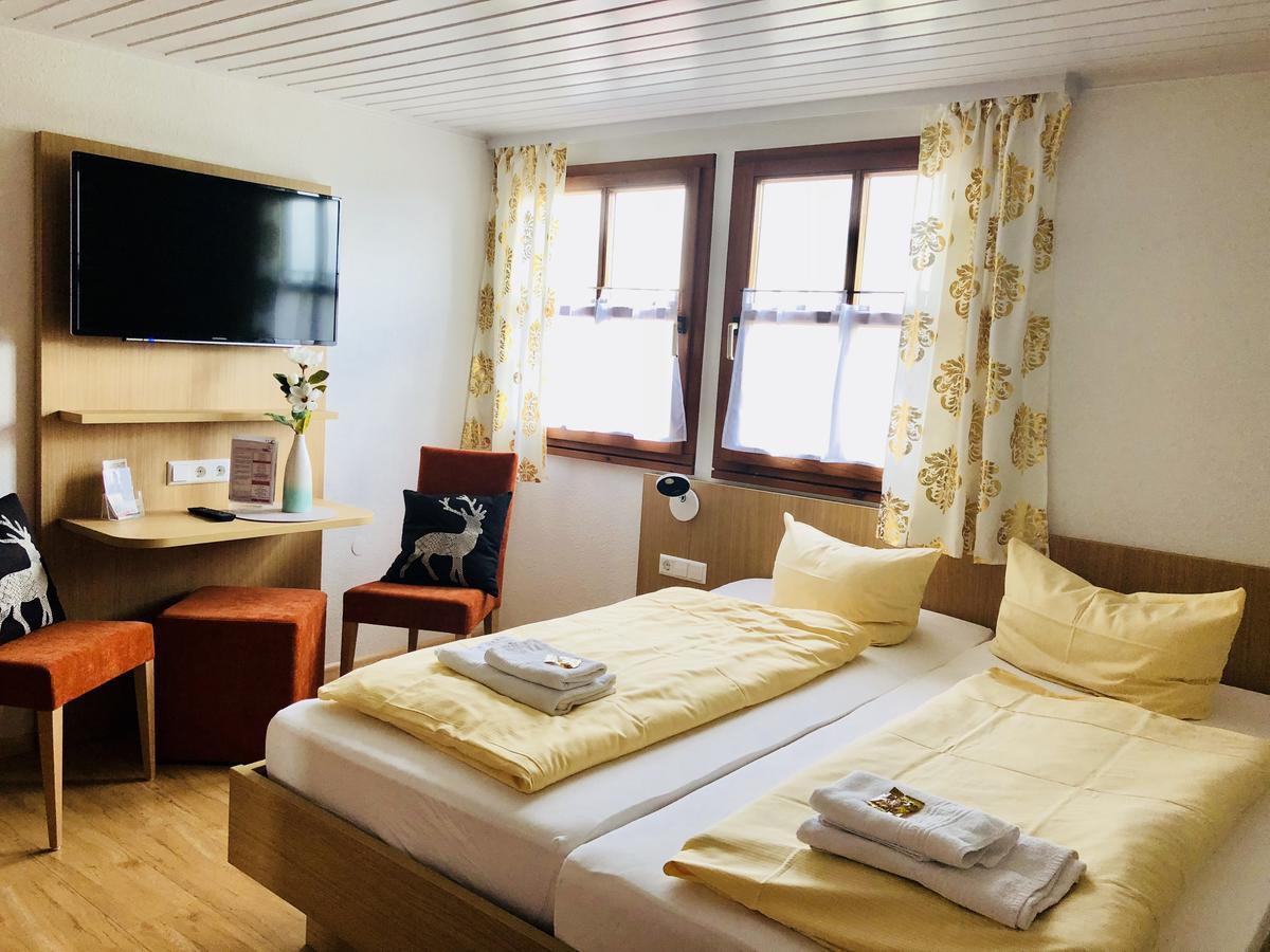 Hotel - Restaurant Hirschen - Werneths Landgasthof Beim Europa- Park Rust Rheinhausen Exteriör bild