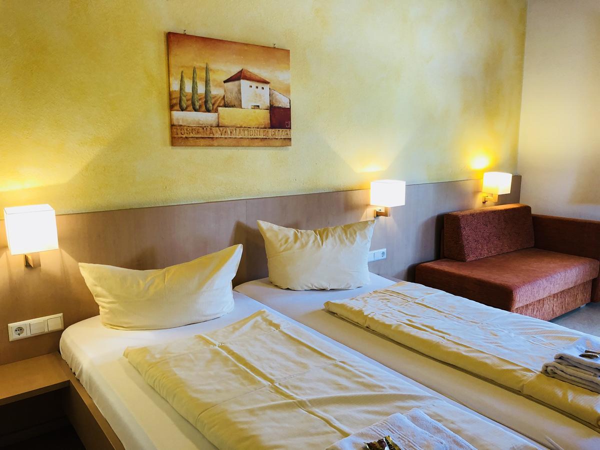 Hotel - Restaurant Hirschen - Werneths Landgasthof Beim Europa- Park Rust Rheinhausen Exteriör bild