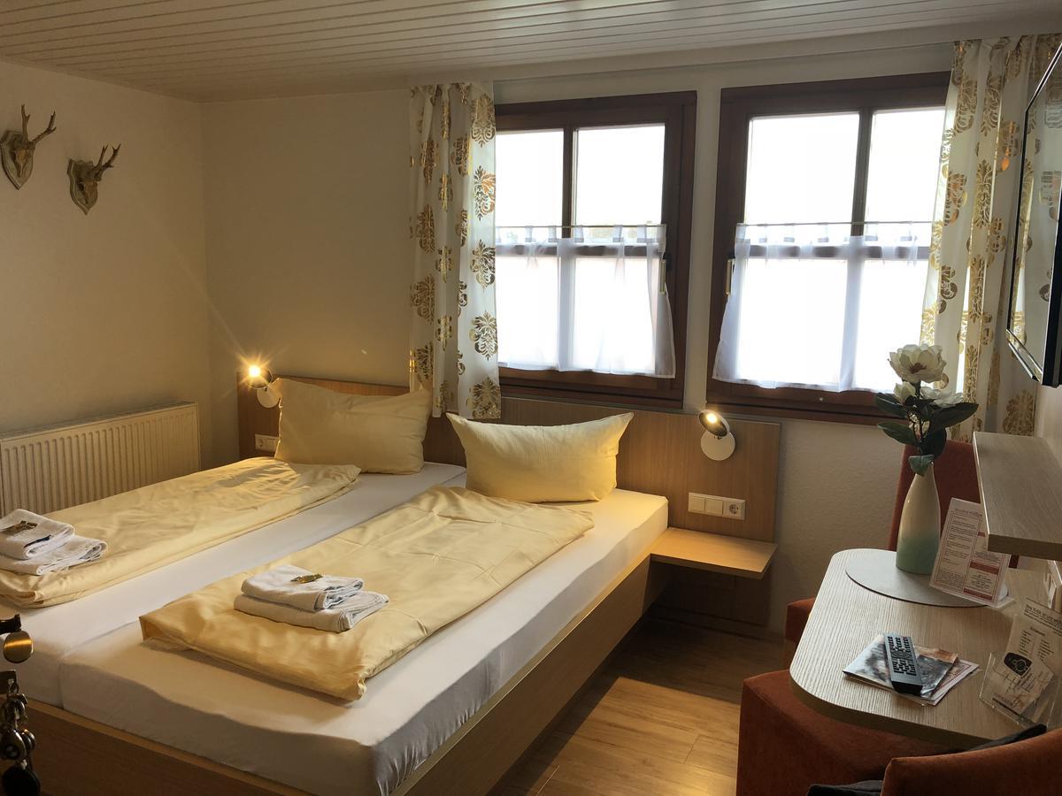 Hotel - Restaurant Hirschen - Werneths Landgasthof Beim Europa- Park Rust Rheinhausen Exteriör bild