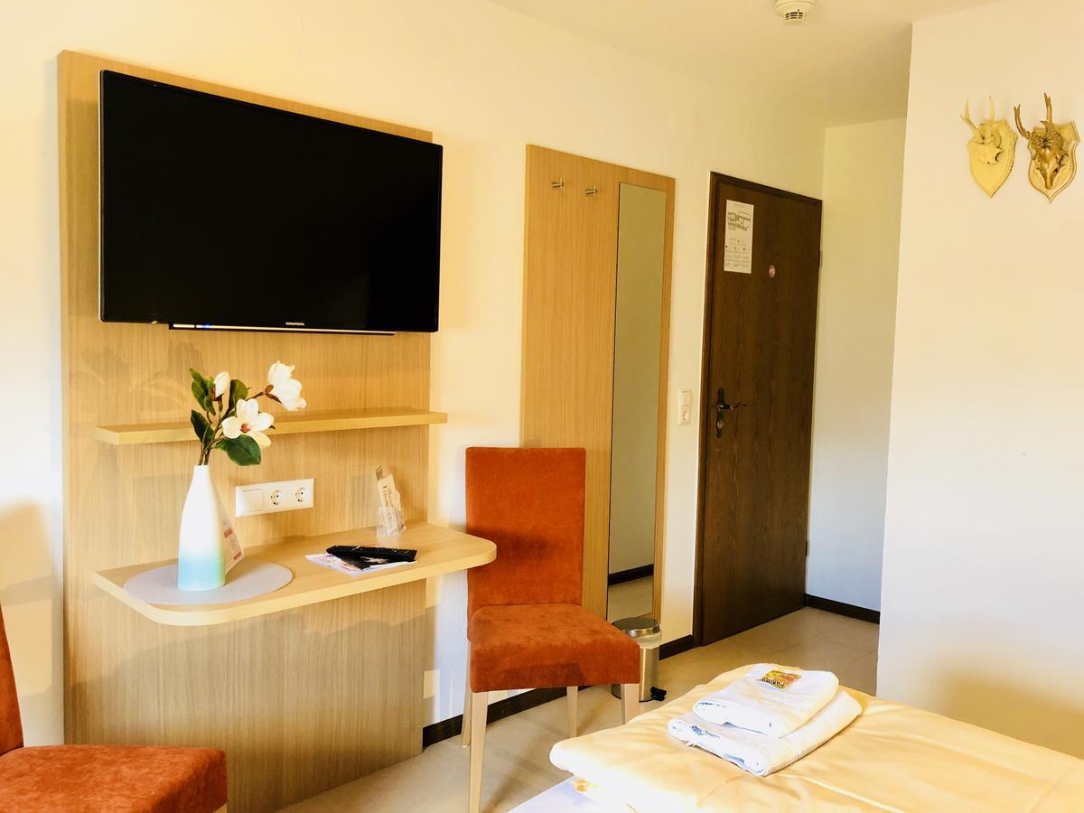 Hotel - Restaurant Hirschen - Werneths Landgasthof Beim Europa- Park Rust Rheinhausen Exteriör bild