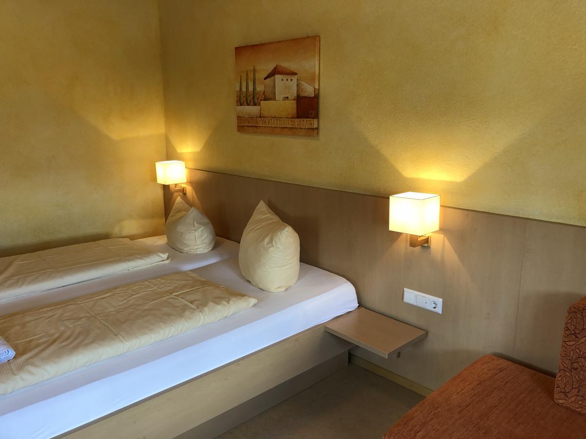 Hotel - Restaurant Hirschen - Werneths Landgasthof Beim Europa- Park Rust Rheinhausen Exteriör bild
