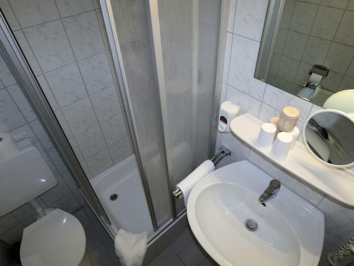 Hotel - Restaurant Hirschen - Werneths Landgasthof Beim Europa- Park Rust Rheinhausen Exteriör bild