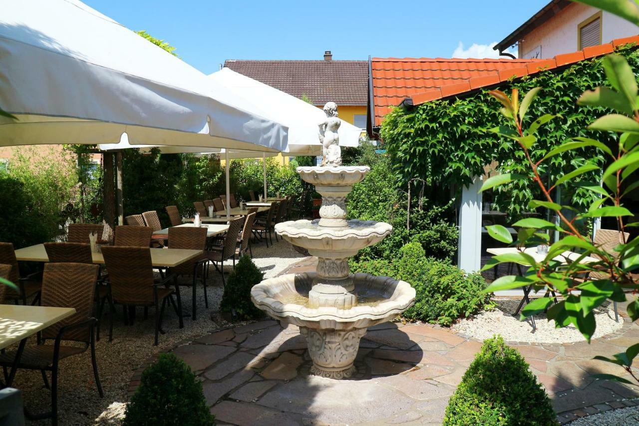 Hotel - Restaurant Hirschen - Werneths Landgasthof Beim Europa- Park Rust Rheinhausen Exteriör bild
